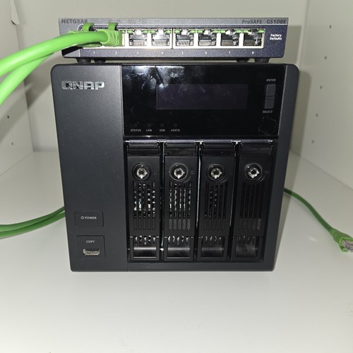 421 qnap serveur nas - serveur,
